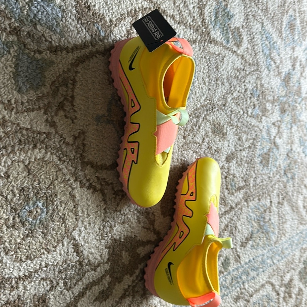 NWT! Kids Nike Air Zoom Turf Cleats. Size 5.5
